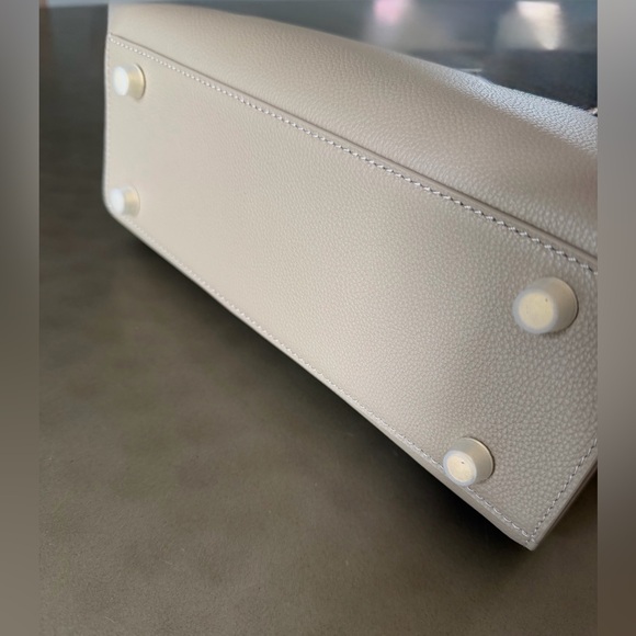 Moncrief Elegant Taupe Italian Leather Handbag, Shoulder Strap, London Designer - Picture 9 of 15